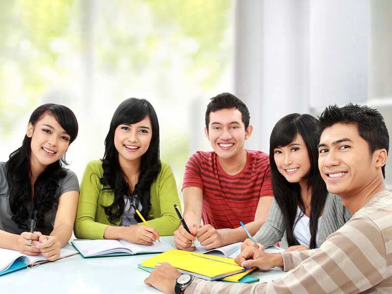 Thường xuyên tập luyện nói tiếng Đức với bạn bè